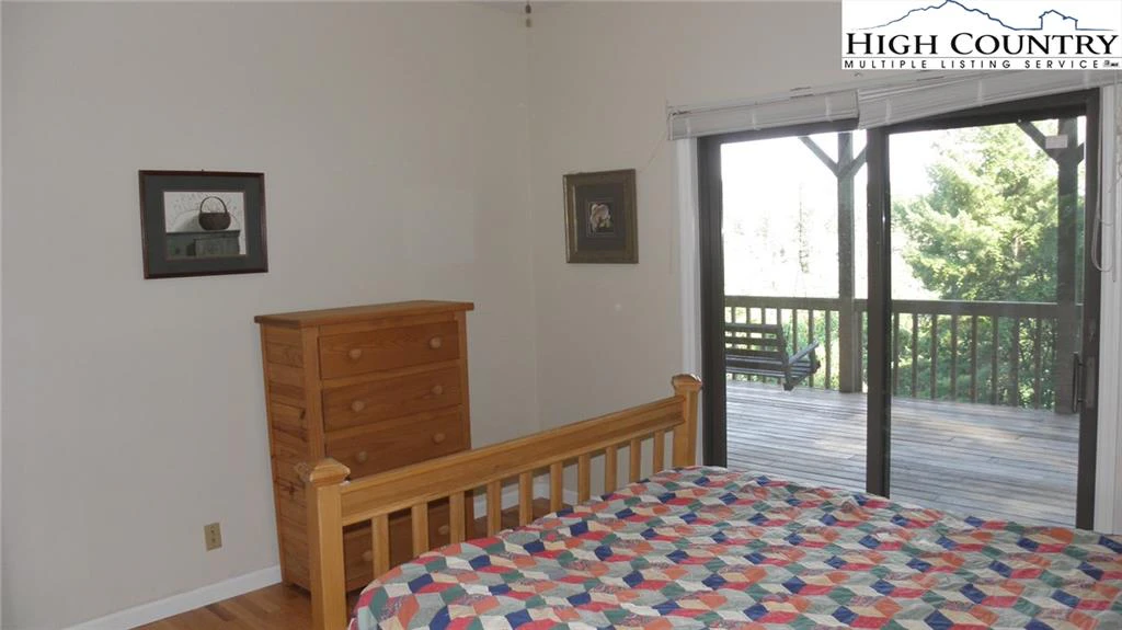 Image number 4 for the current listing