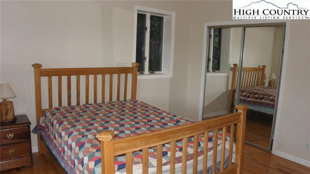 Image number 5 for the current listing