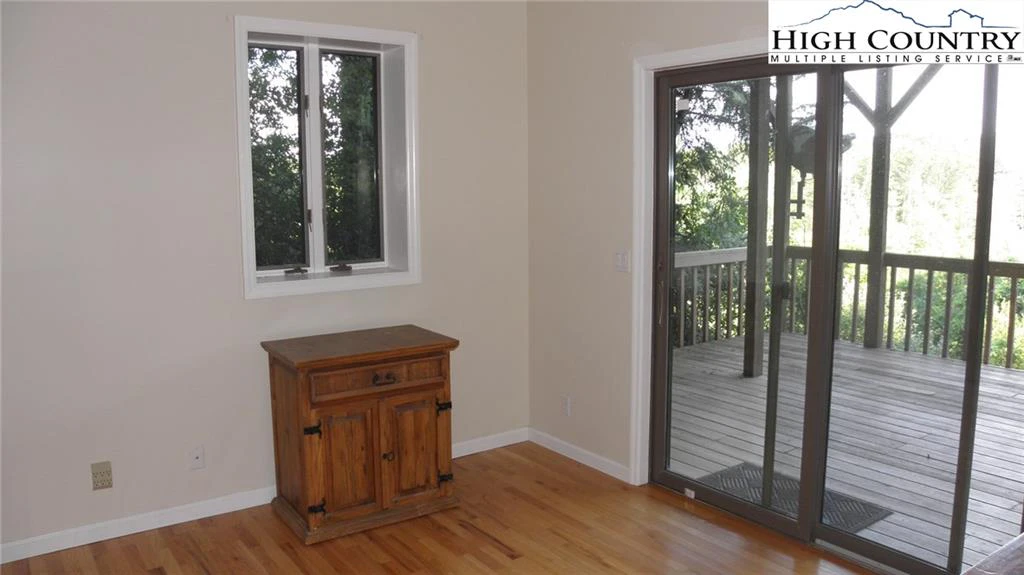 Image number 6 for the current listing