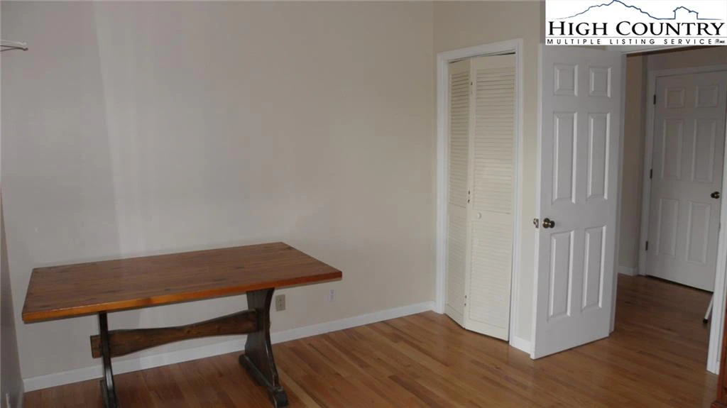 Image number 7 for the current listing