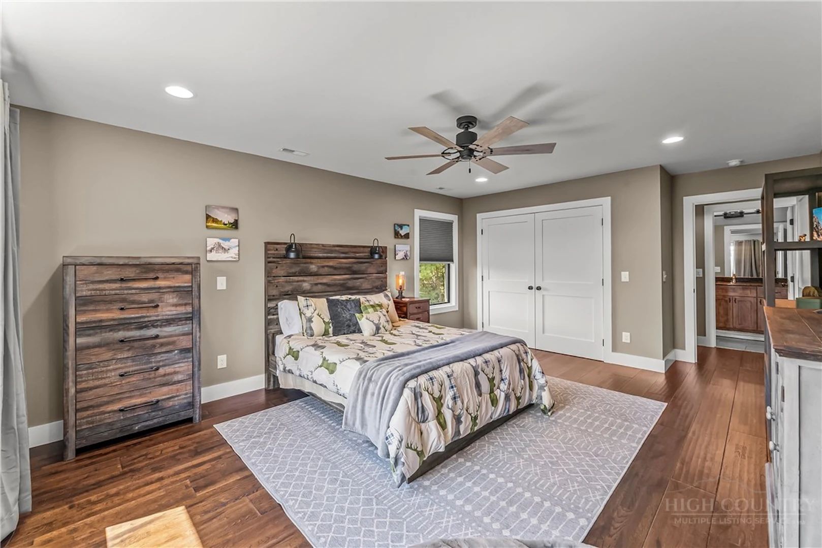 Image number 5 for the current listing