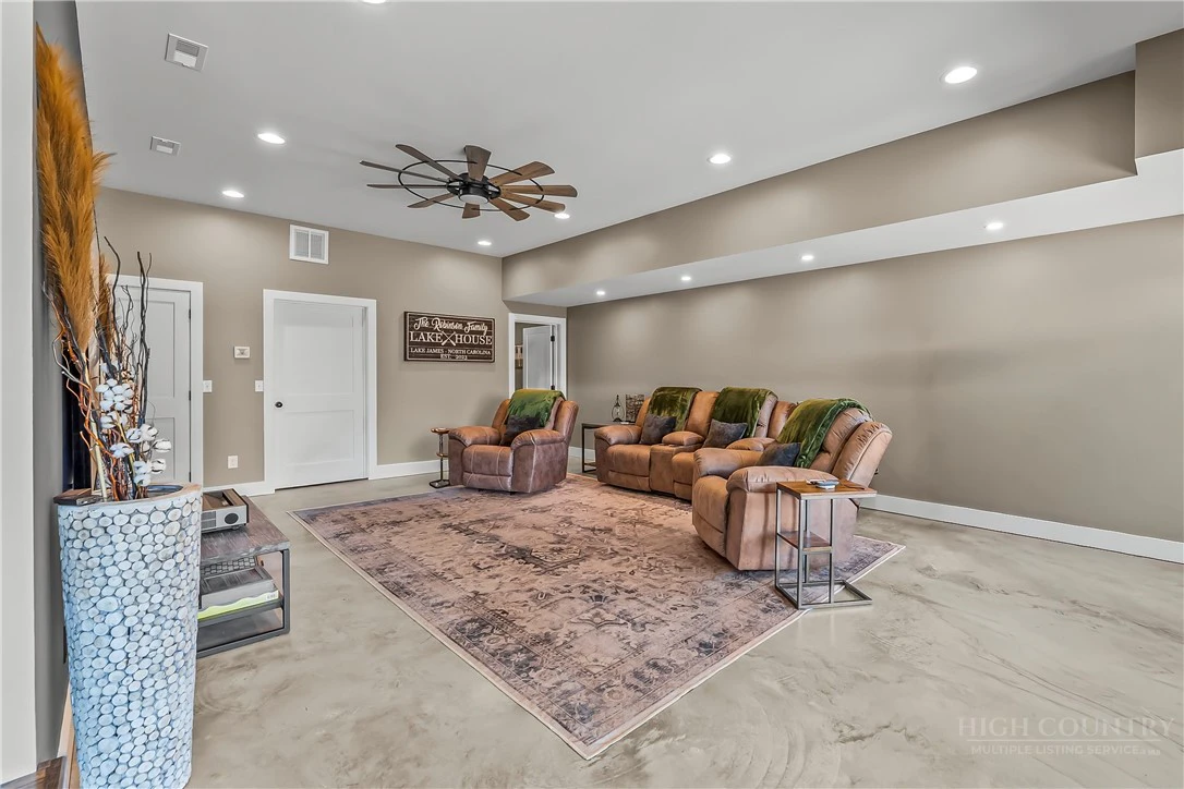 Image number 8 for the current listing