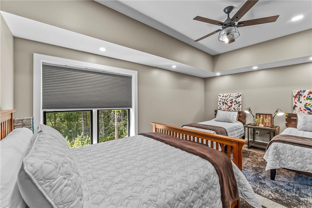 Image number 11 for the current listing