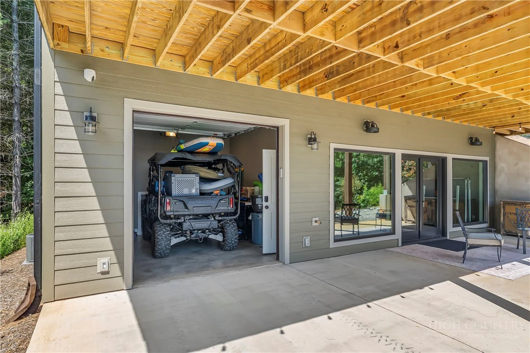 Image number 13 for the current listing