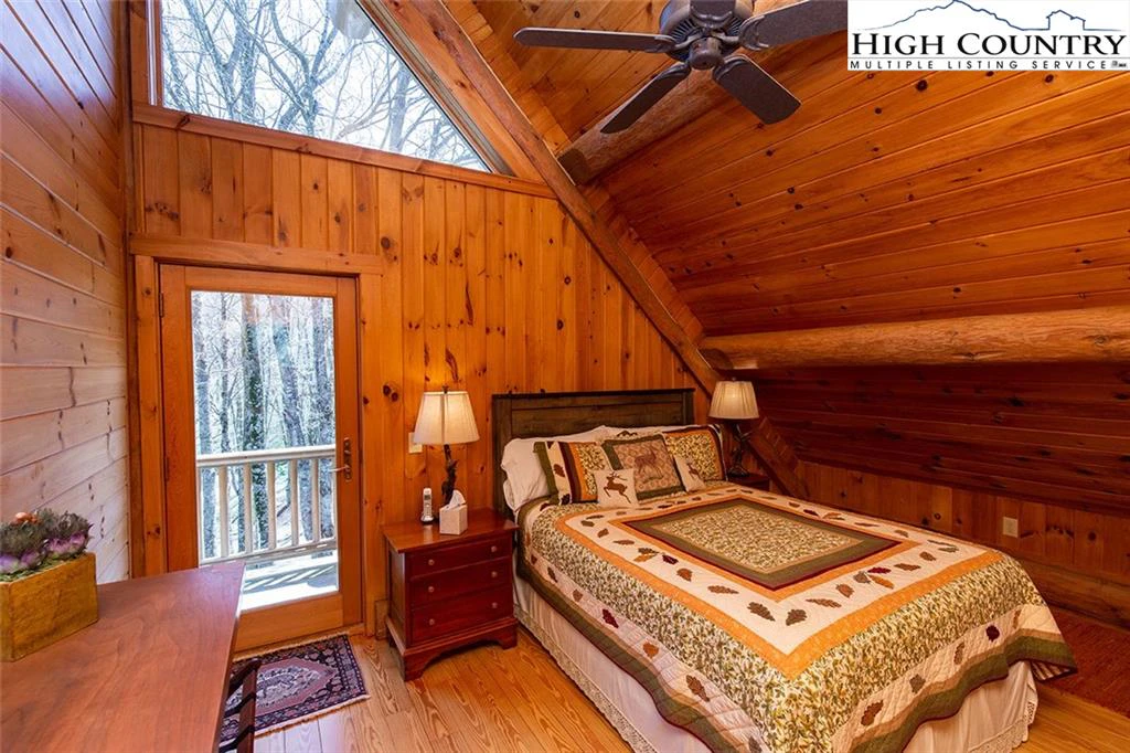 Image number 3 for the current listing