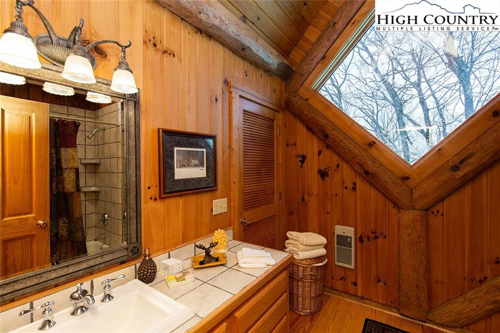Image number 4 for the current listing