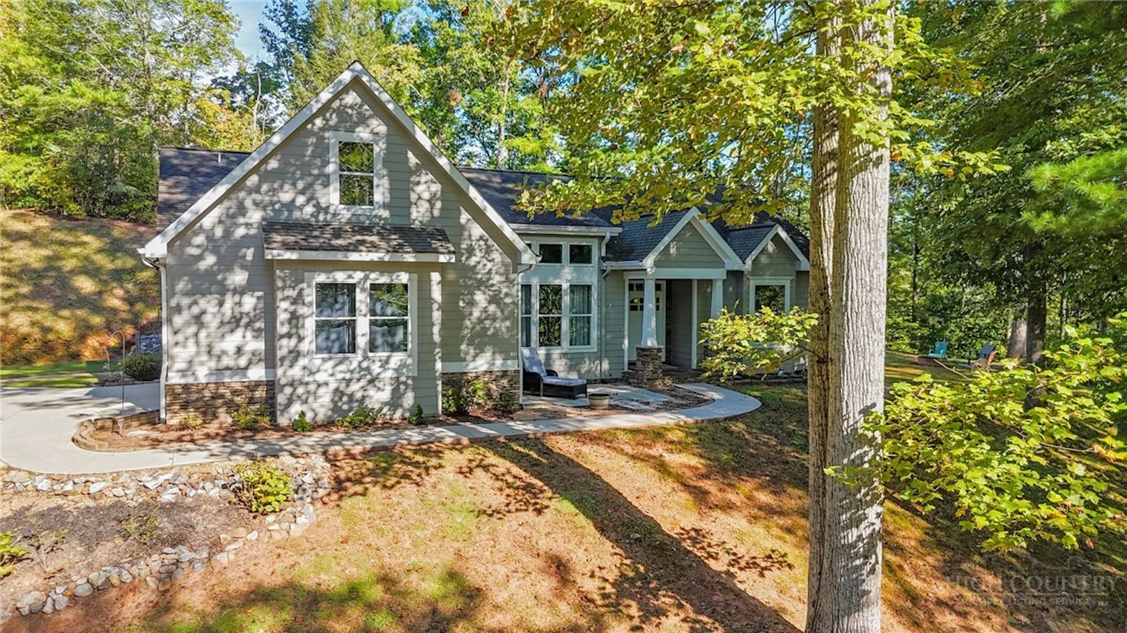 Image number 1 for the current listing