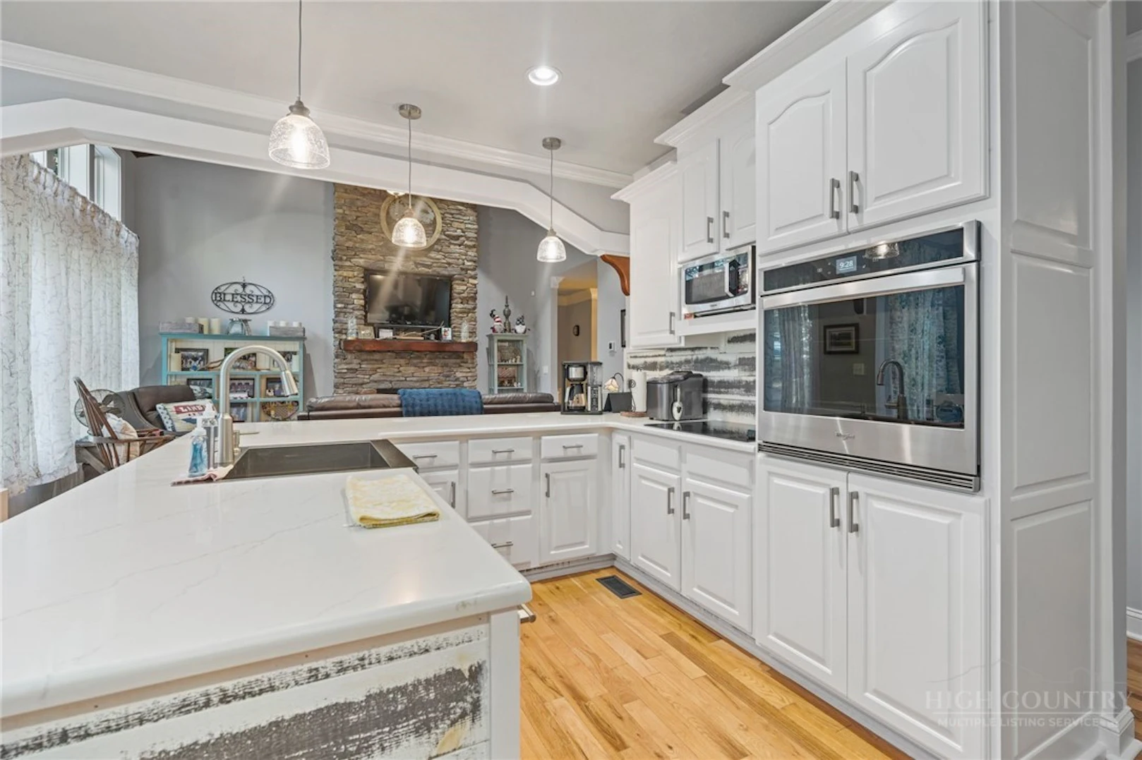 Image number 3 for the current listing