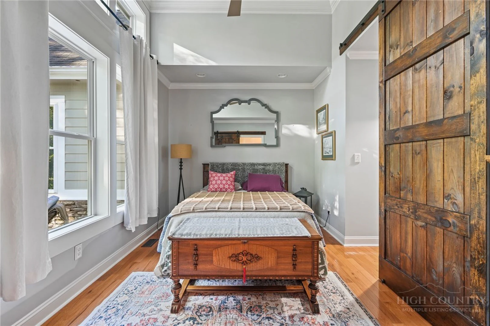 Image number 4 for the current listing
