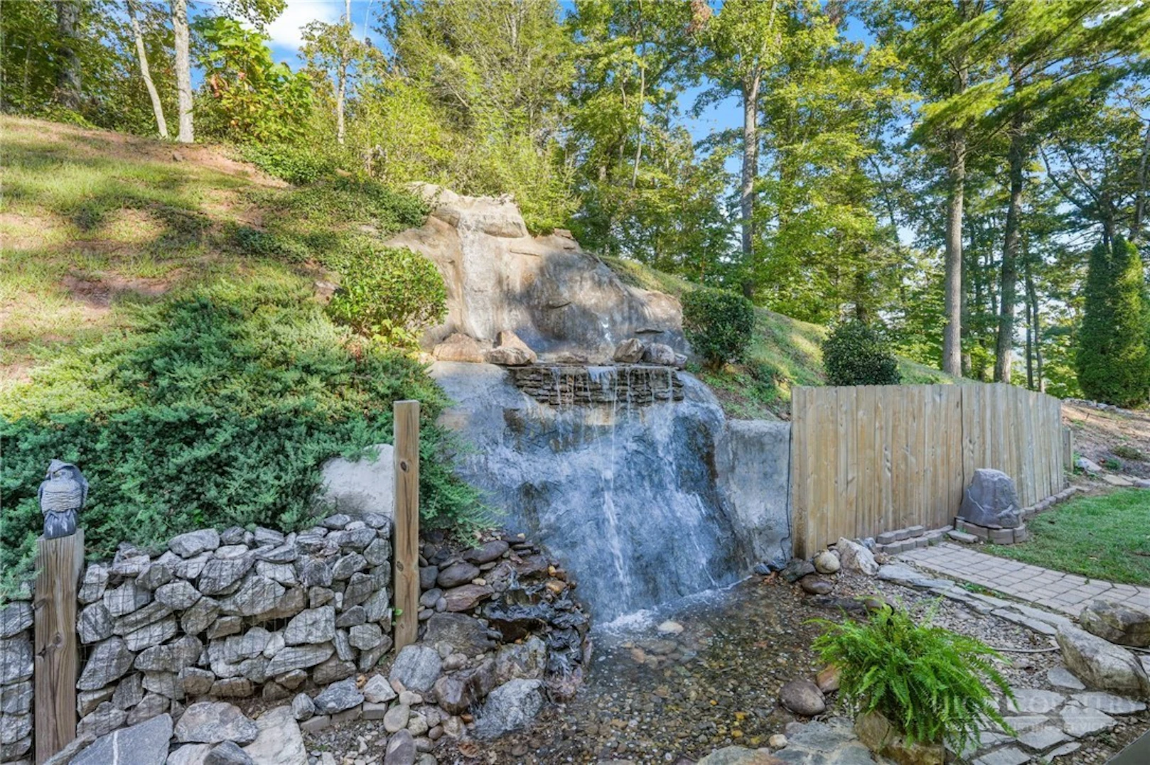 Image number 7 for the current listing