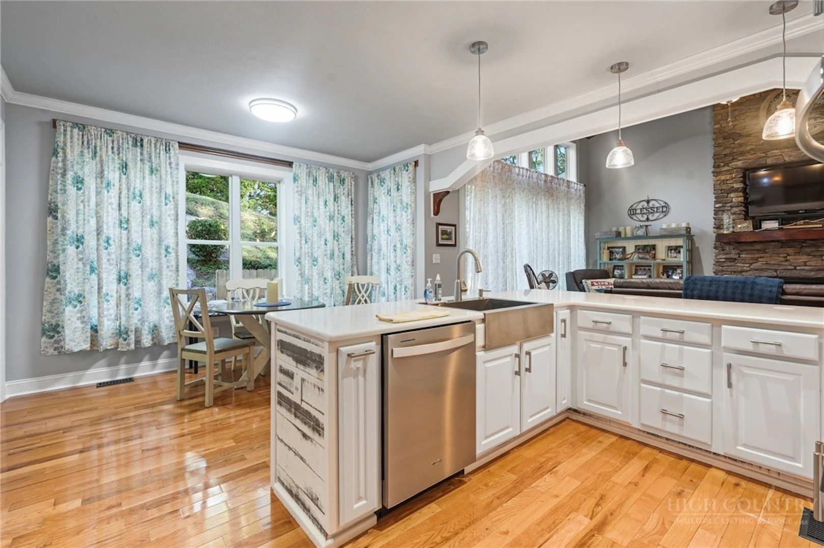 Image number 9 for the current listing