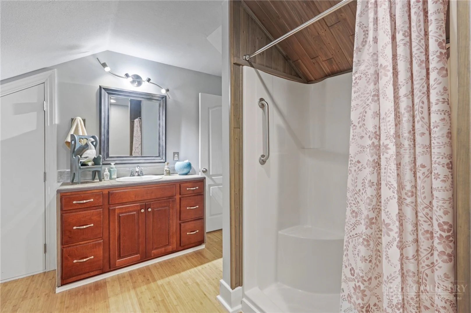 Image number 12 for the current listing