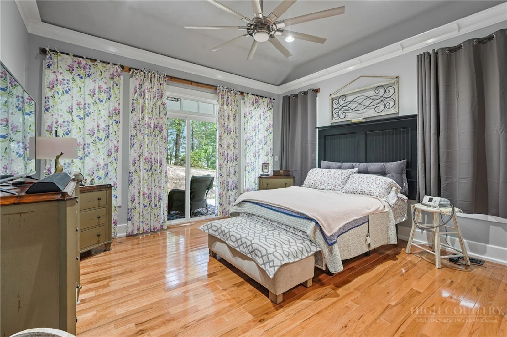 Image number 13 for the current listing