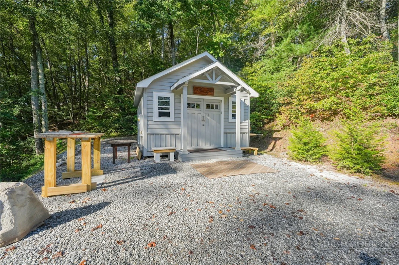 Image number 15 for the current listing