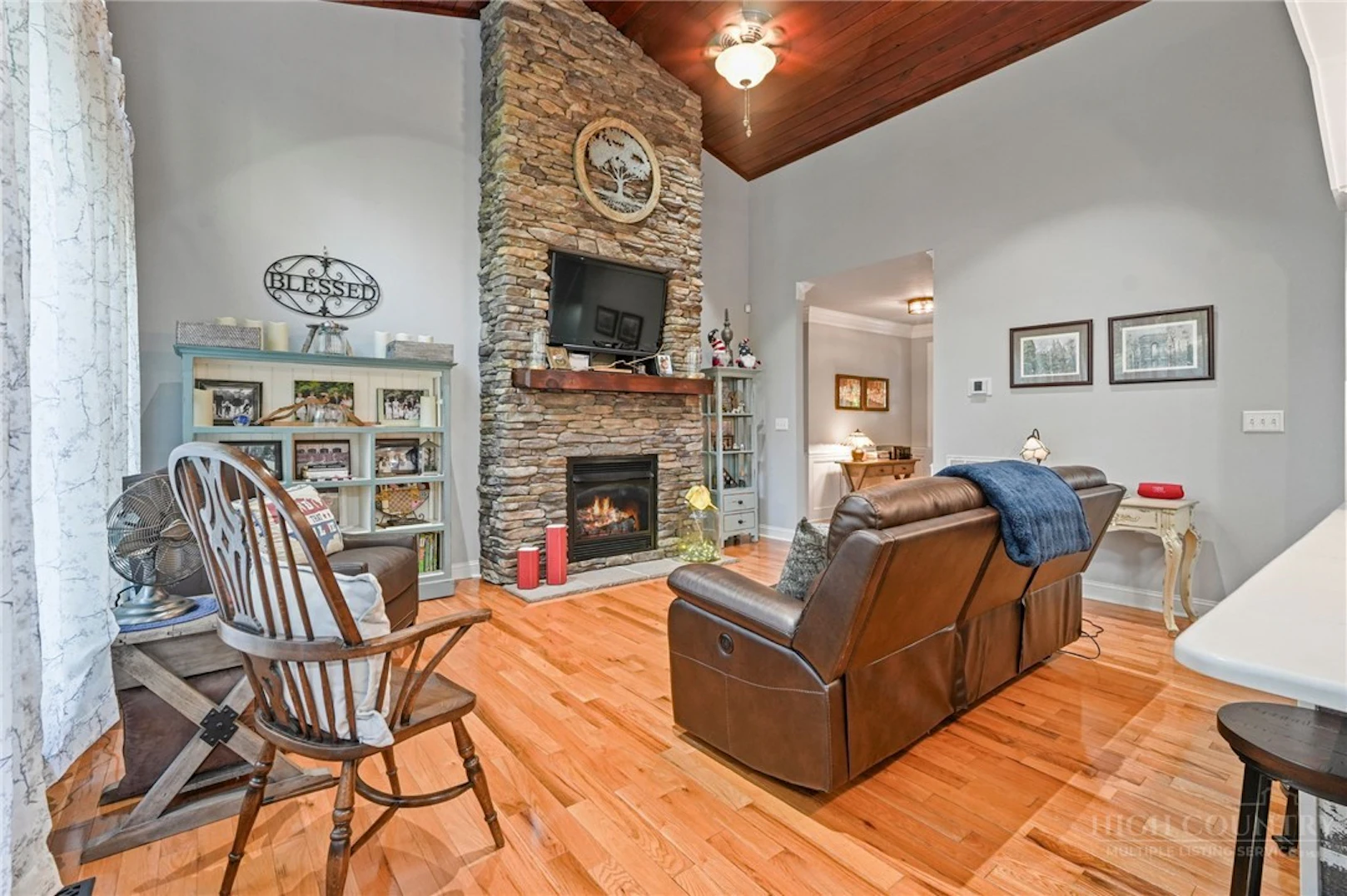Image number 16 for the current listing