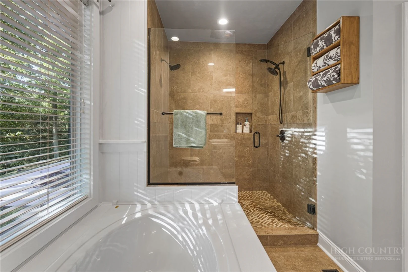 Image number 18 for the current listing