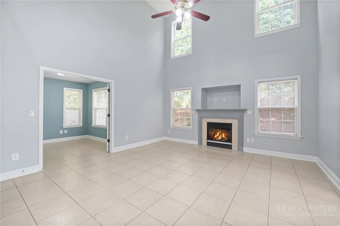 Image number 13 for the current listing