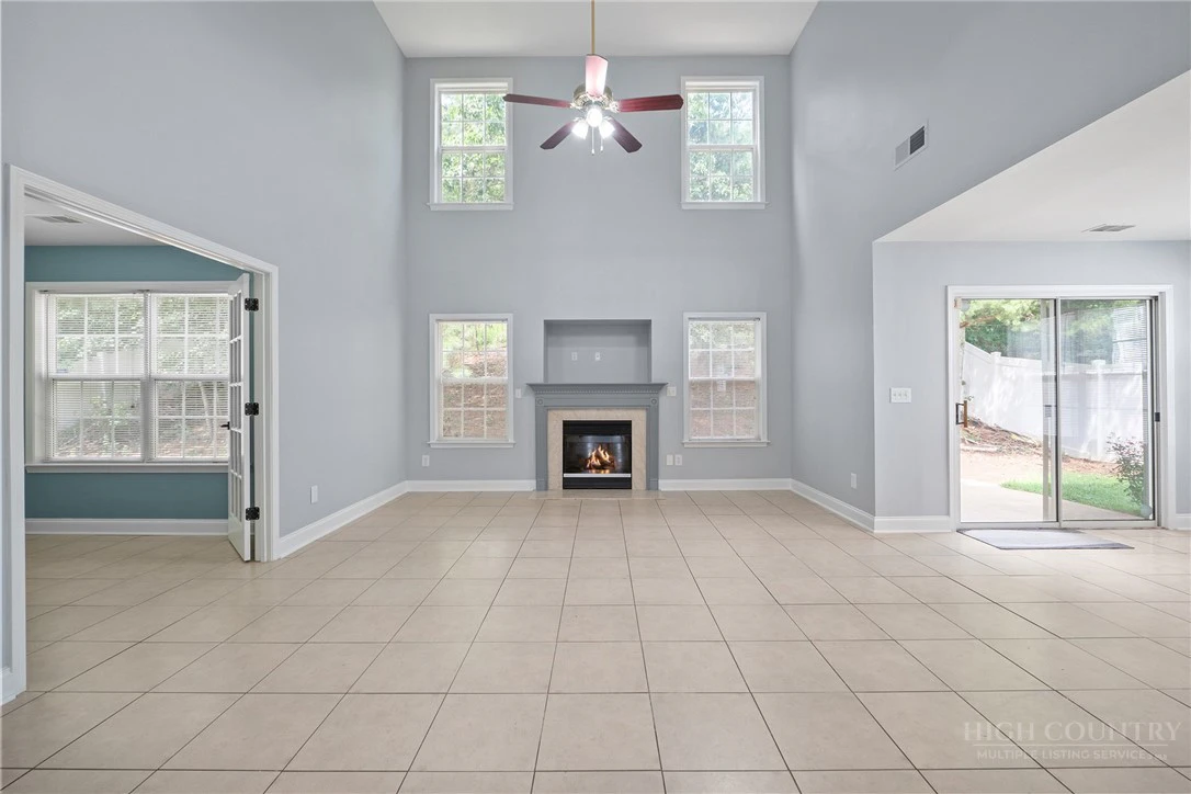 Image number 15 for the current listing