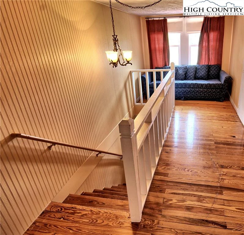 Image number 2 for the current listing