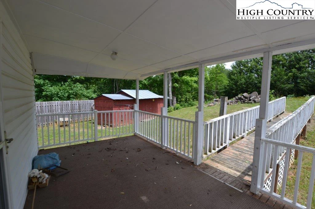 Image number 3 for the current listing