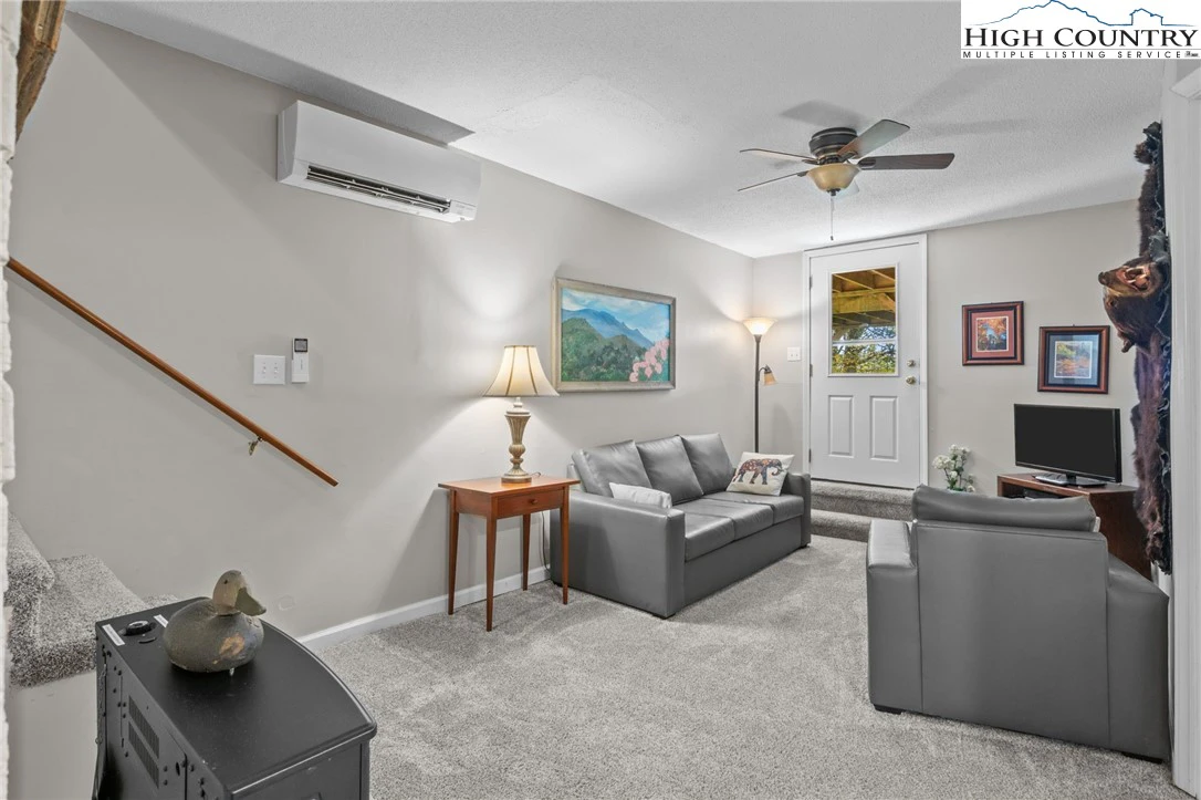 Image number 3 for the current listing