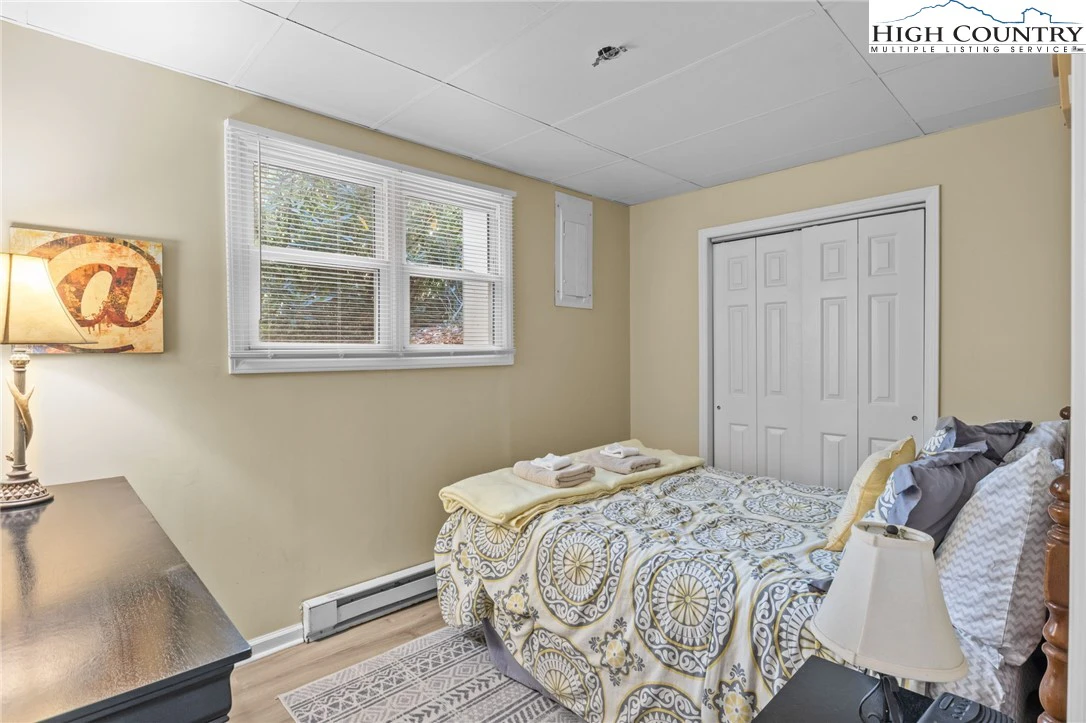 Image number 5 for the current listing