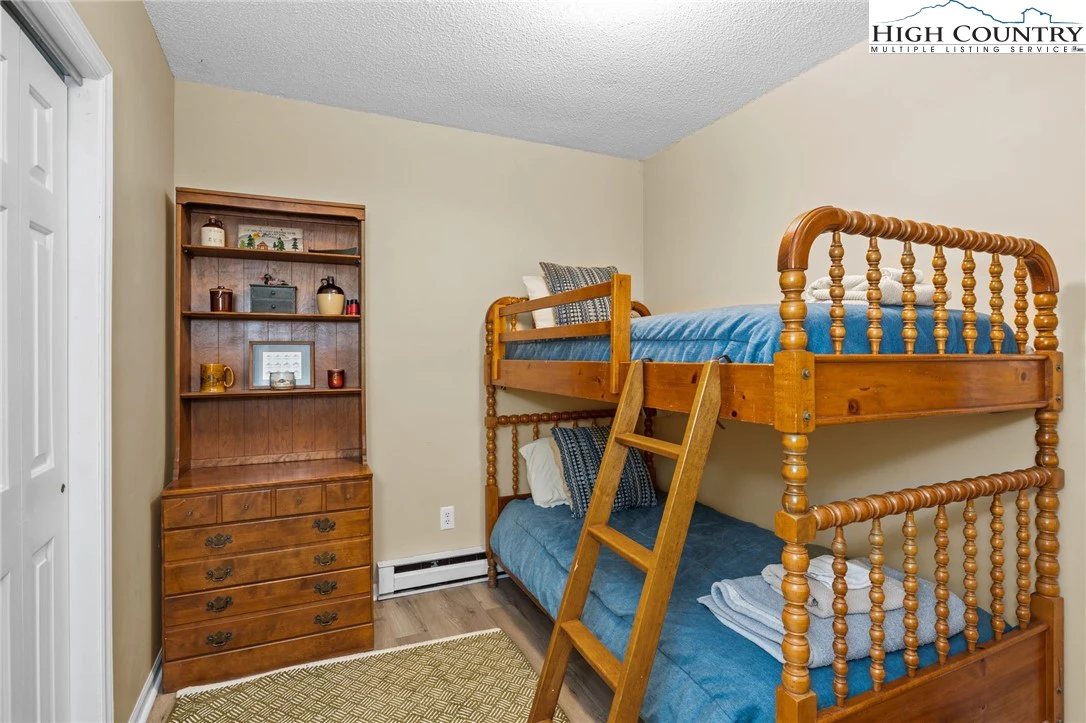 Image number 6 for the current listing