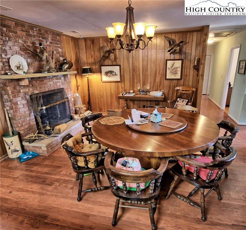 Image number 18 for the current listing