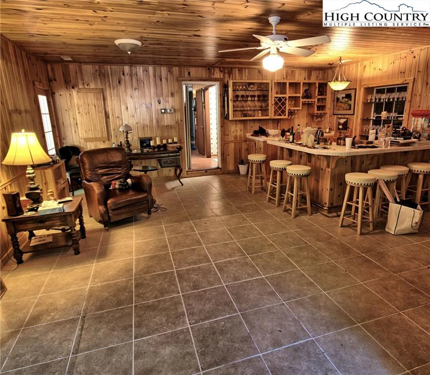 Image number 3 for the current listing