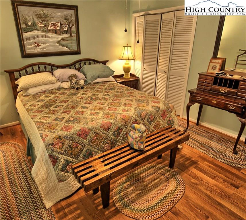 Image number 5 for the current listing