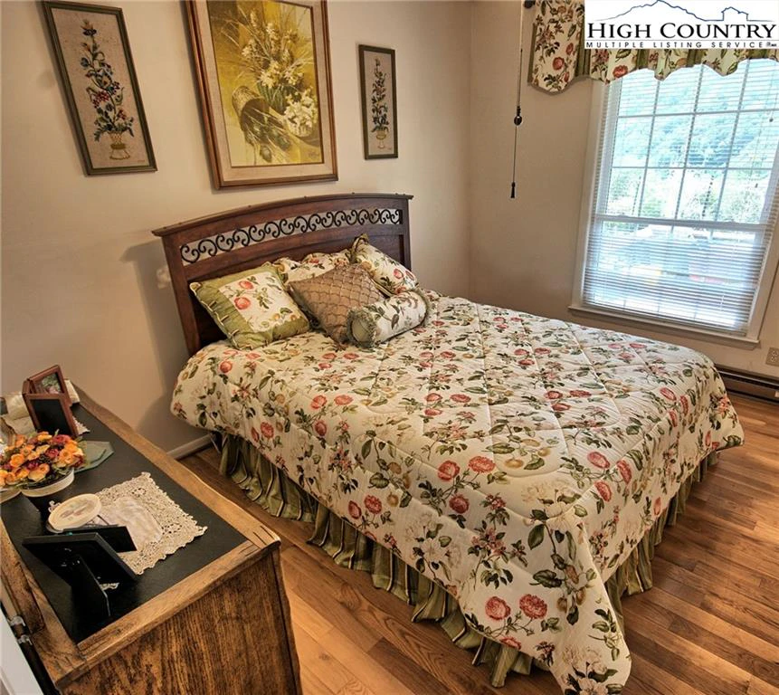 Image number 7 for the current listing