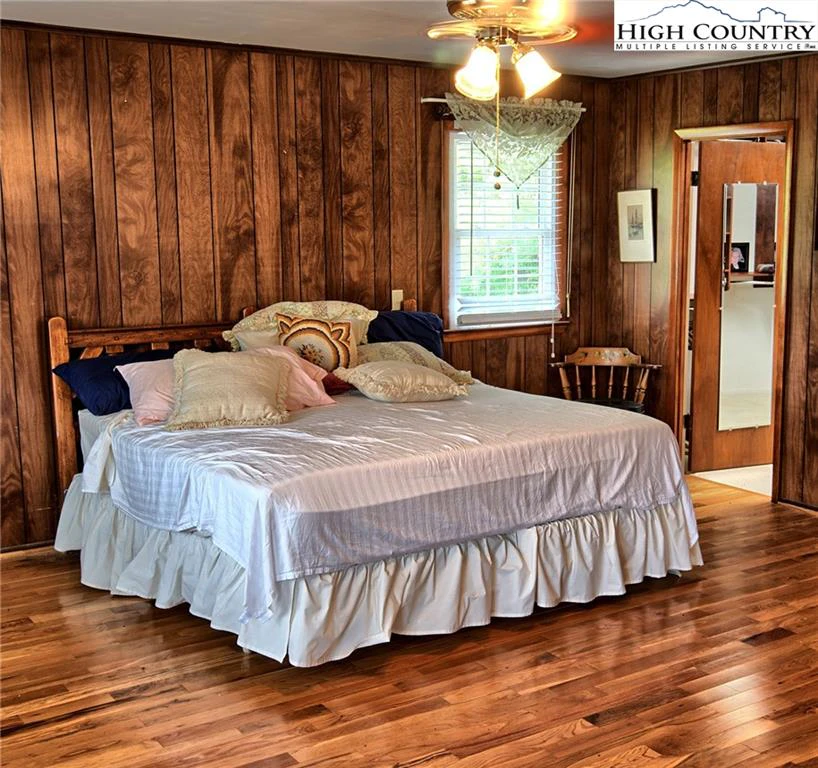 Image number 2 for the current listing