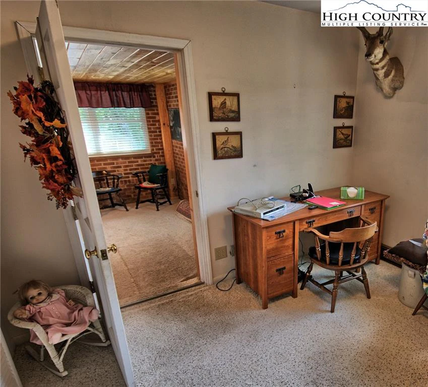 Image number 12 for the current listing