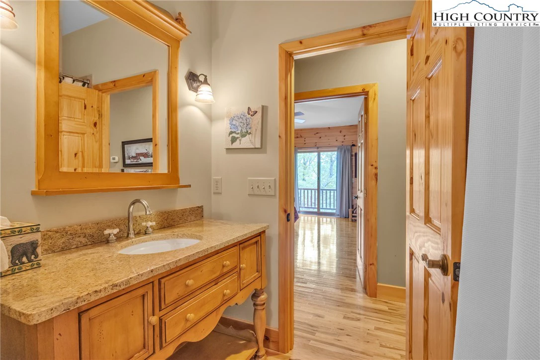 Image number 14 for the current listing