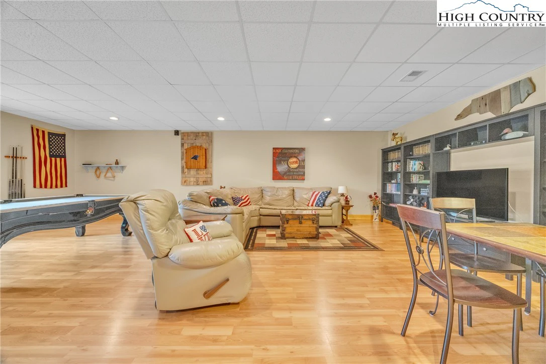 Image number 4 for the current listing