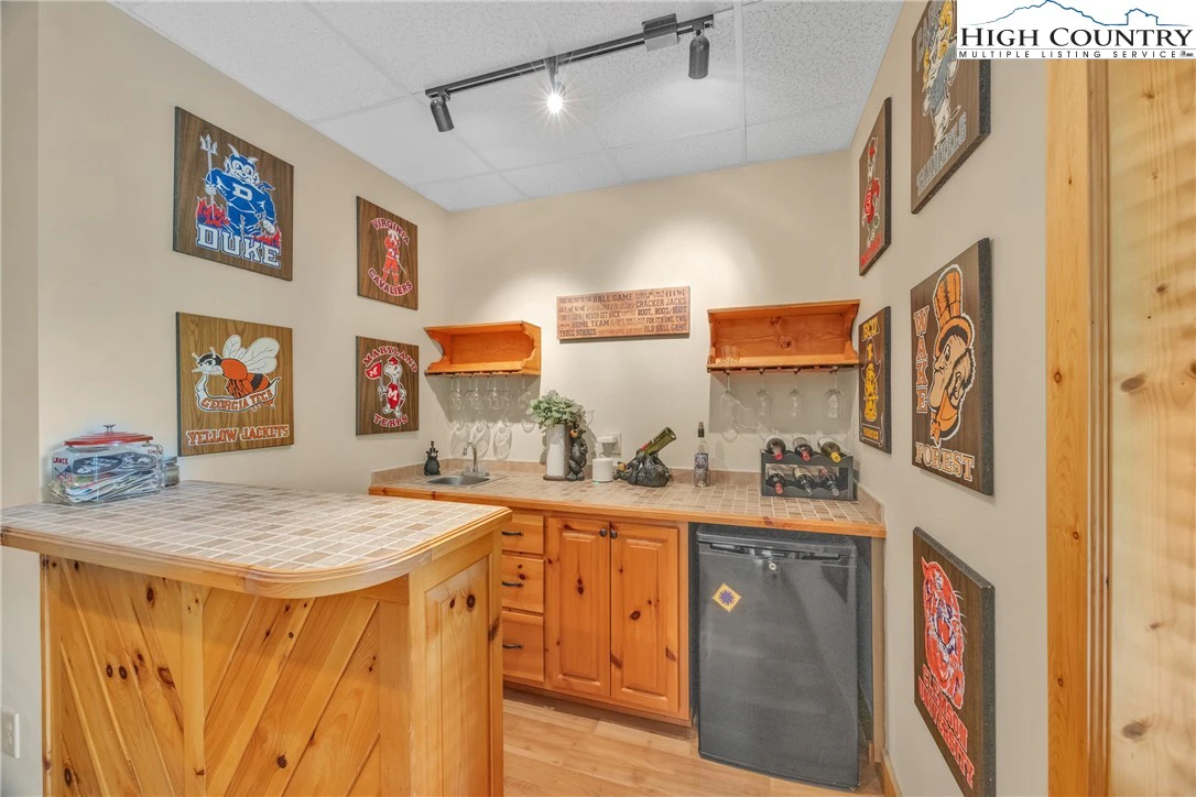 Image number 7 for the current listing