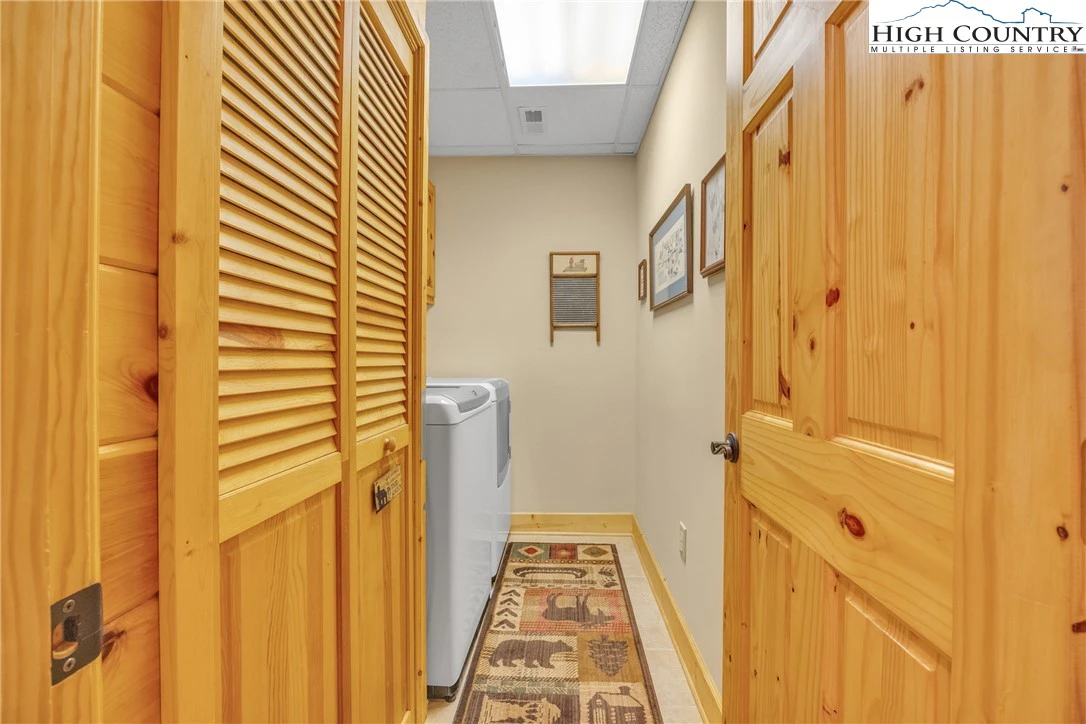 Image number 10 for the current listing