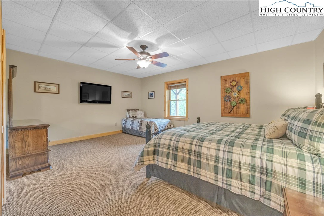 Image number 12 for the current listing