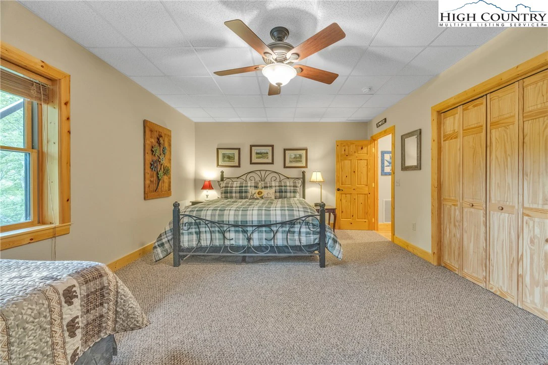 Image number 13 for the current listing