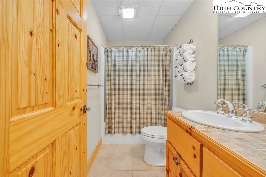 Image number 16 for the current listing