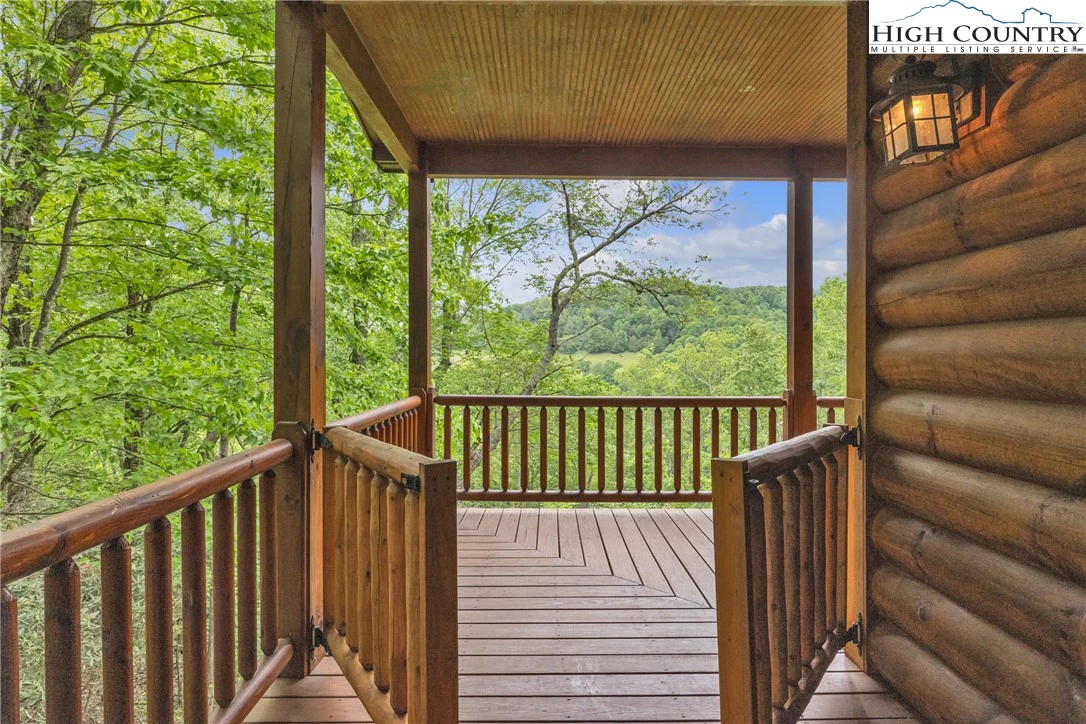 Image number 19 for the current listing