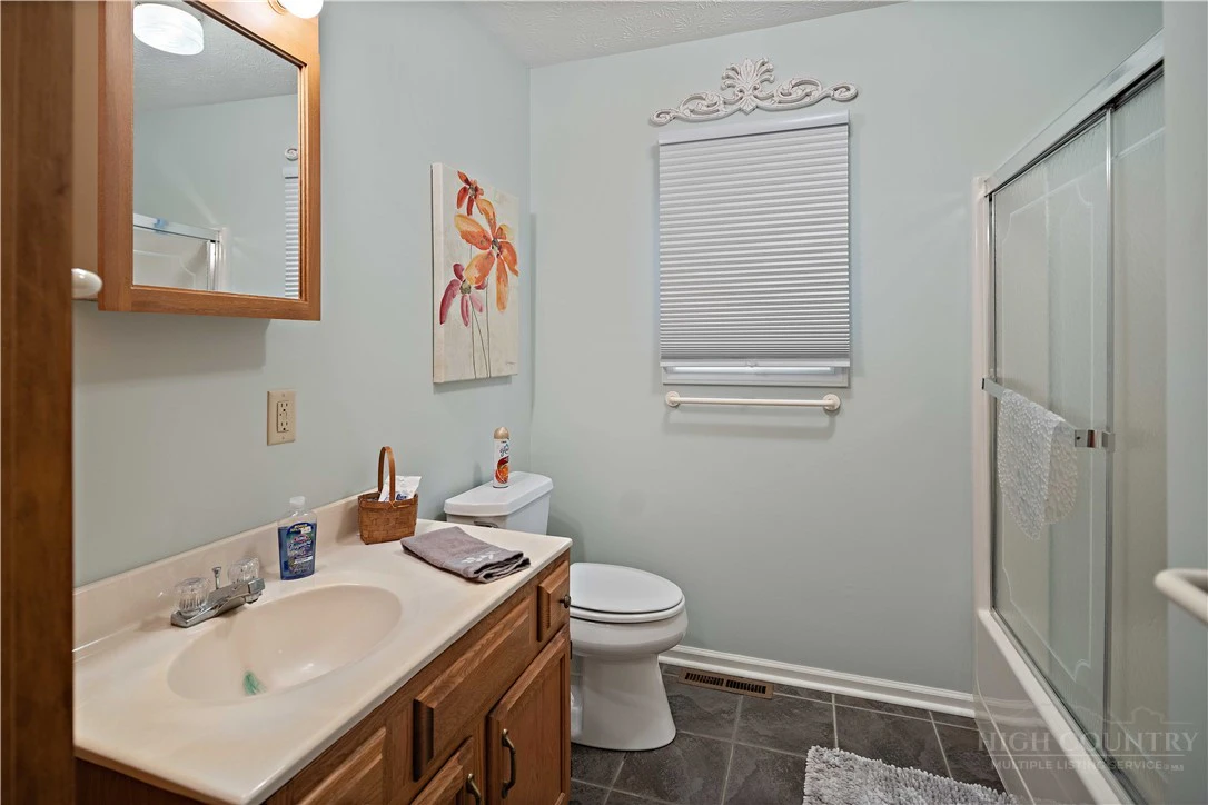 Image number 4 for the current listing