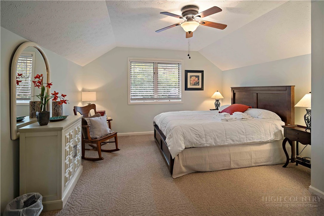 Image number 5 for the current listing