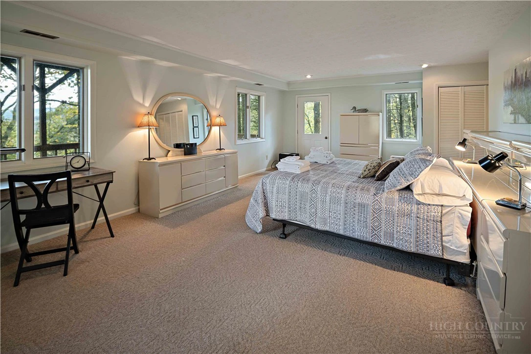Image number 10 for the current listing