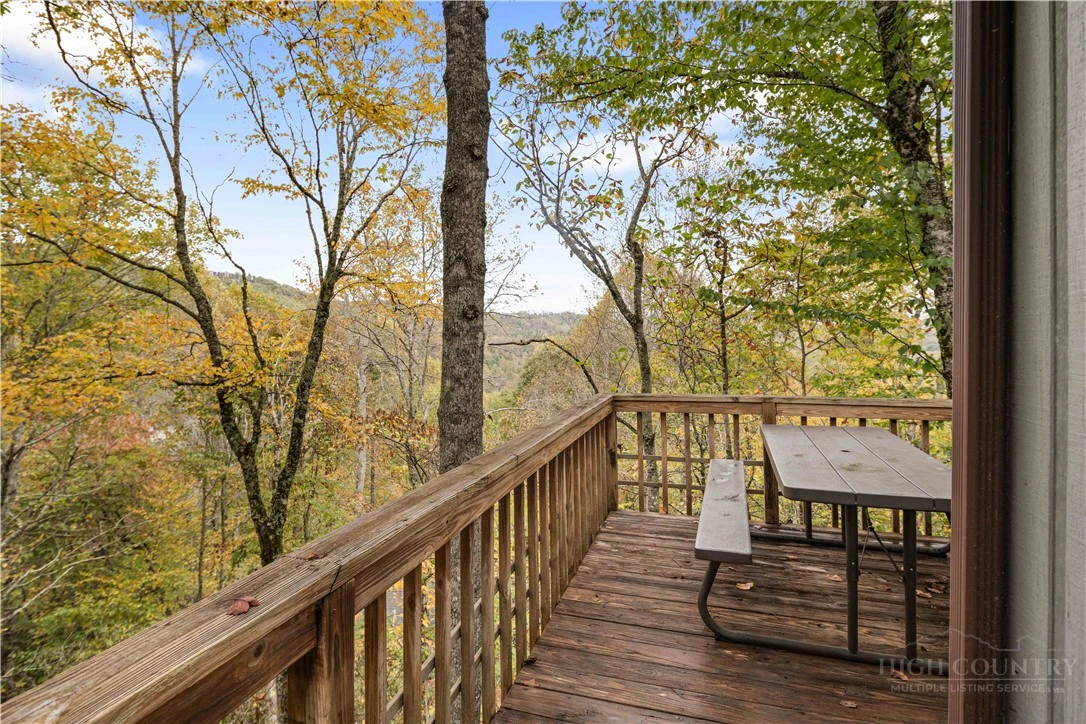 Image number 17 for the current listing