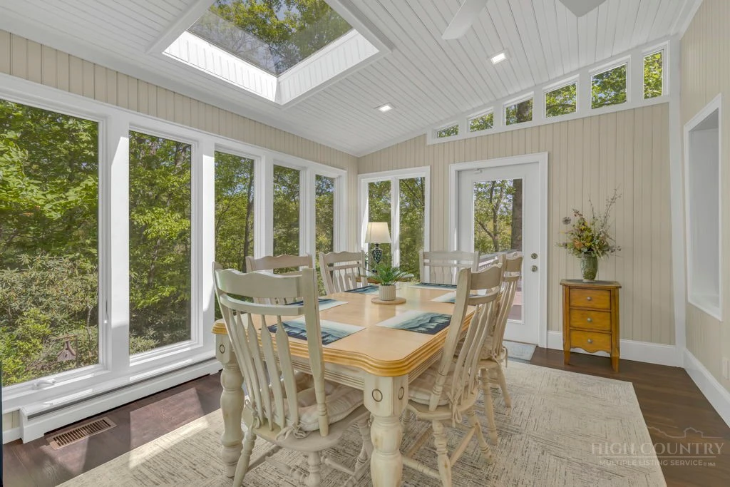 Image number 18 for the current listing