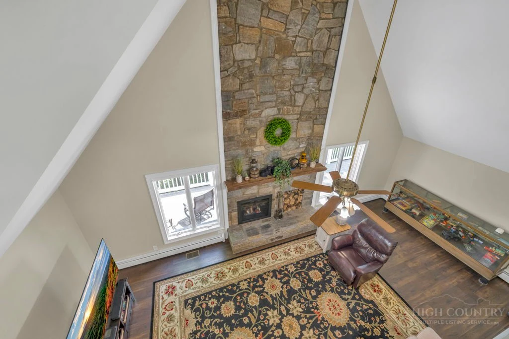 Image number 13 for the current listing