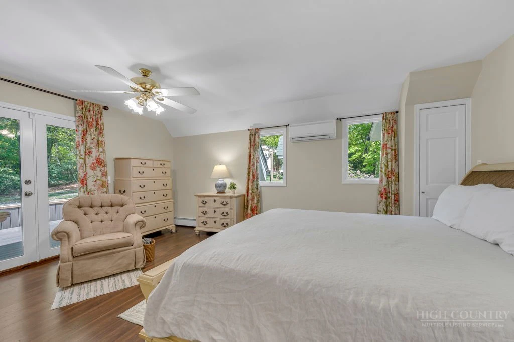Image number 20 for the current listing