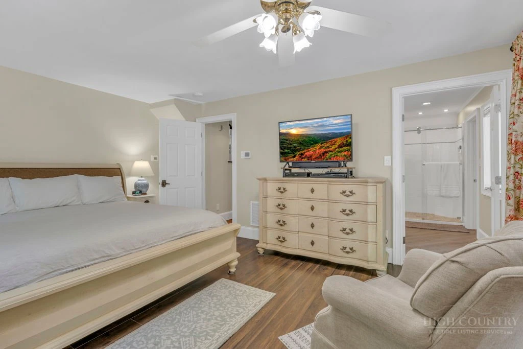 Image number 21 for the current listing