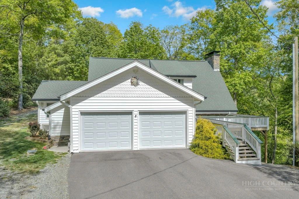 Image number 2 for the current listing